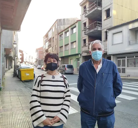 Xo&aacute;n Xes&uacute;s Carril, Portavoz Municipal do BNG en Arz&uacute;a, e Luc&iacute;a L&oacute;pez, concelleira do BNG en Arz&uacute;a
