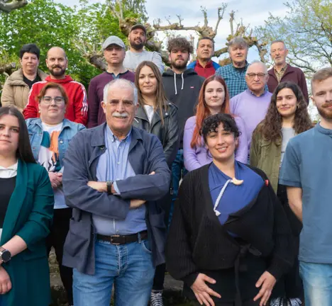 Xo&aacute;n Xes&uacute;s Carril arroupado de membros da candidatura do BNG &aacute;s Elecci&oacute;ns Municipais do 28 de maio